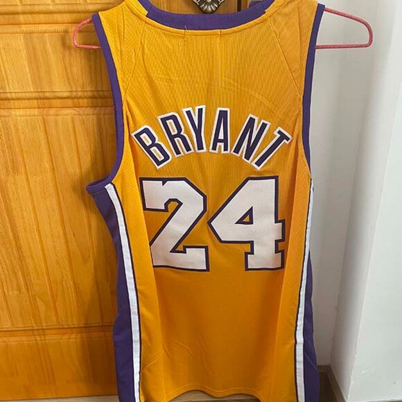 La Lakers Kobe Bryant Championship Jersey Yellow #24 - Picture 4 of 5